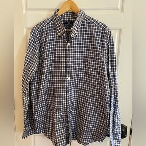 Men’s XL Vineyard Vines button up- navy/white.